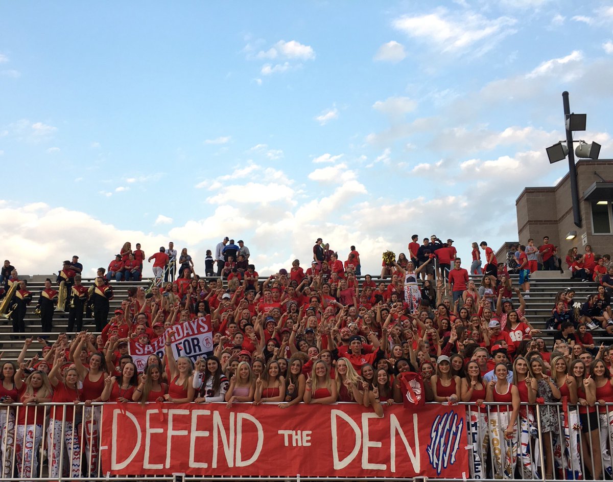 ChapHappenings's tweet photo. Consider the Den Defended.... 56-0 #ChapHoco2017 🔵🏆🏈🏆🔴 https://t.co/0ey4y3Yi5N