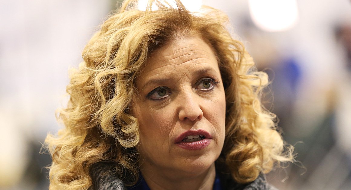 KLSouth's tweet photo. Debbie does Pakistan and lets their wolves dance on our soil in IT clothing. #BoiledNoodles #LyingDNC #NotMyLaptop https://t.co/OwrBr6gcEX