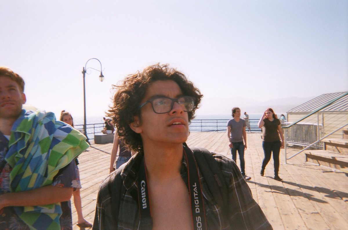 DlSCLOSED's tweet photo. yes i have a crush on jon jon https://t.co/jVzmUMNG35