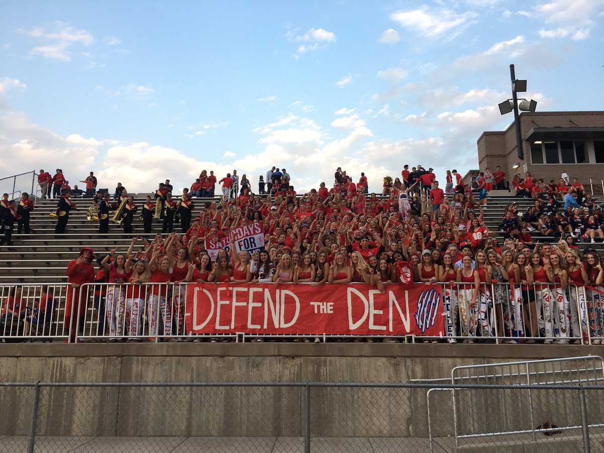 KatePadrnos's tweet photo. Wonderful Day to be a Wolverine #ChapHoco2017 #wolverines 🔴🔵🔴🔵🔴 https://t.co/jG4fkDWte5