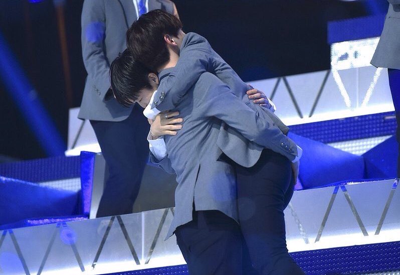 Yusaririn_95's tweet photo. Hwangdeep is a superior ship made for intellectuals only. https://t.co/rouAe1KrcJ