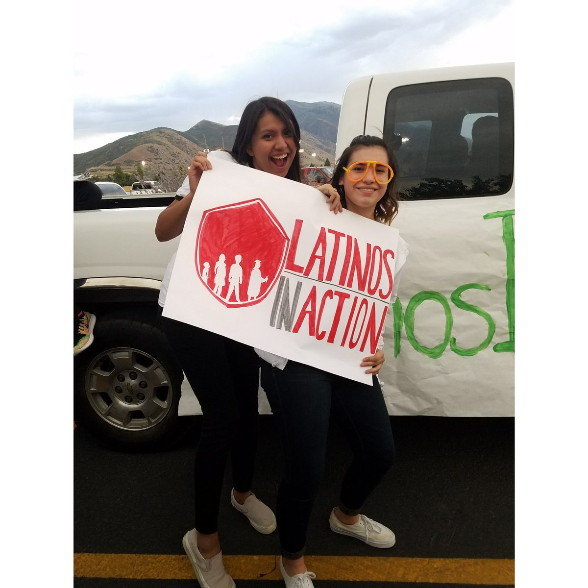 paysonLIA's tweet photo. The Light Parade was a hit!🎉Loads of participation from the class and that's what made it such a great night 🦁💚 https://t.co/5fm4CUK6QV