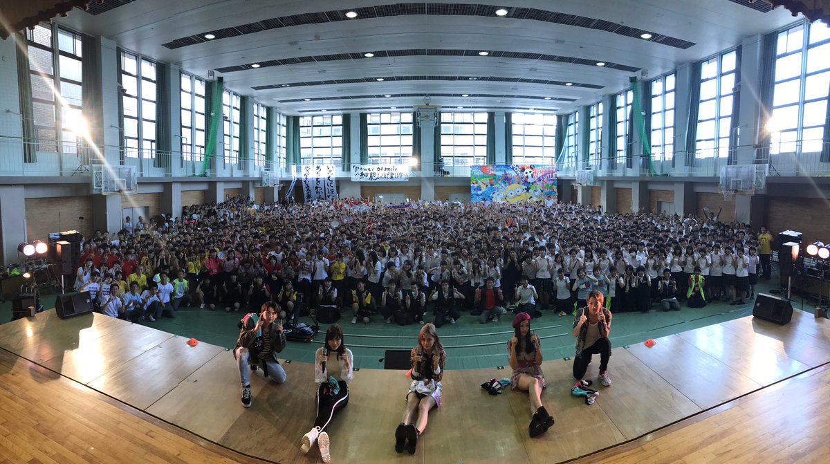 lol_avex's tweet photo. 本日はlol high school live tour 2017
石川県の金沢高等学校に会いに行きました！
皆様、ありがとうございました！

#lol学園 #エルオーエル #avex #高校 #ライブ #ツアー #金沢高校 https://t.co/xnH4nkj5PK