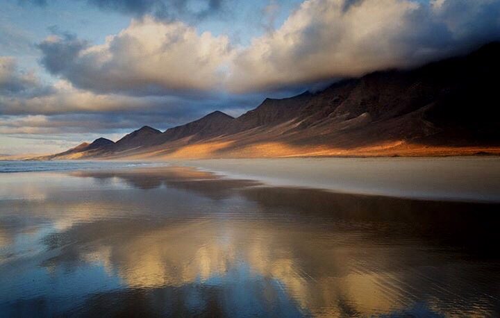 Simo_Xbox87's tweet photo. Vacanze in arrivo... #duecuoriunacapanna #fuerteventura https://t.co/W7RfKU4WP4