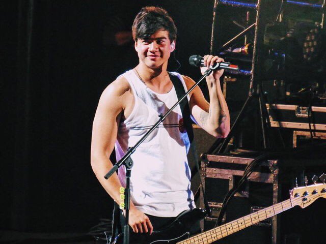 AusSquad5SOS's tweet photo. @5SOS #clearingoutmycameraroll 601-604 https://t.co/3UwF7itOhk
