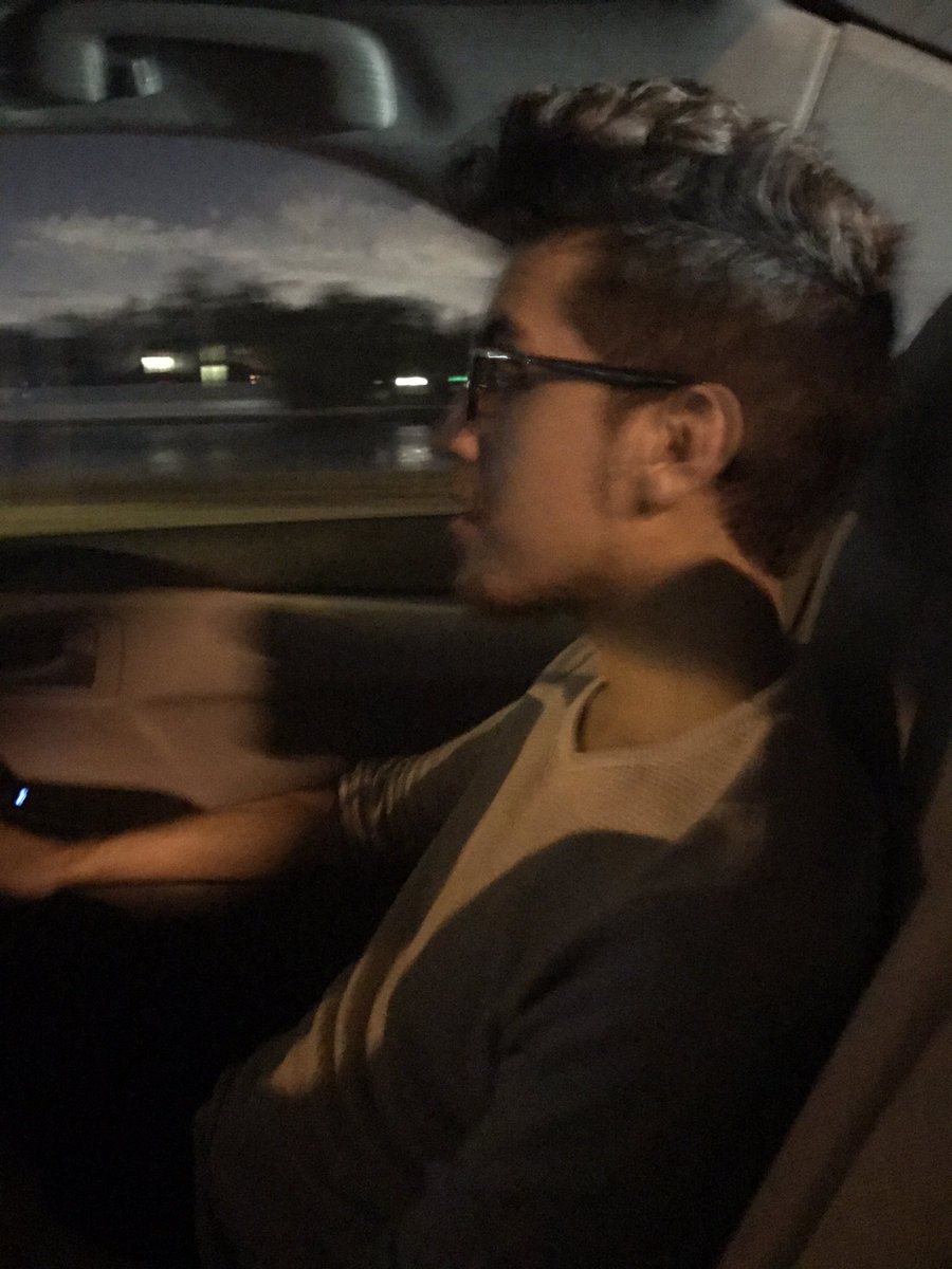 MamaSonus's tweet photo. Mi niño dulce estas en Miami en plena zona de Huracan no pudiste regresar!
Cuidate hijo mama y tus hermanos rogamos que estes bien te amamos https://t.co/Zh33dANvVS