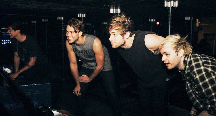 AusSquad5SOS's tweet photo. @5SOS #clearingoutmycameraroll 597-600 https://t.co/6Eynl10i5k