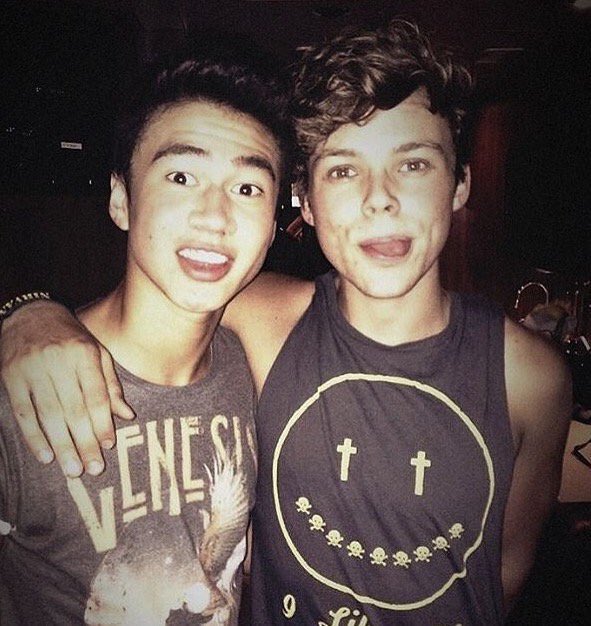AusSquad5SOS's tweet photo. @5SOS #clearingoutmycameraroll 613-616 https://t.co/j4L3FVG3qi