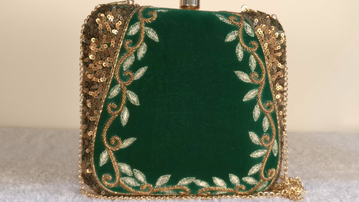 trinjhanncsk4's tweet image. check out this beautiful handcrafted box clutches in a #multicollection #trinjhann #FashionFest #collection #shopnow #onlineshopping #buynow