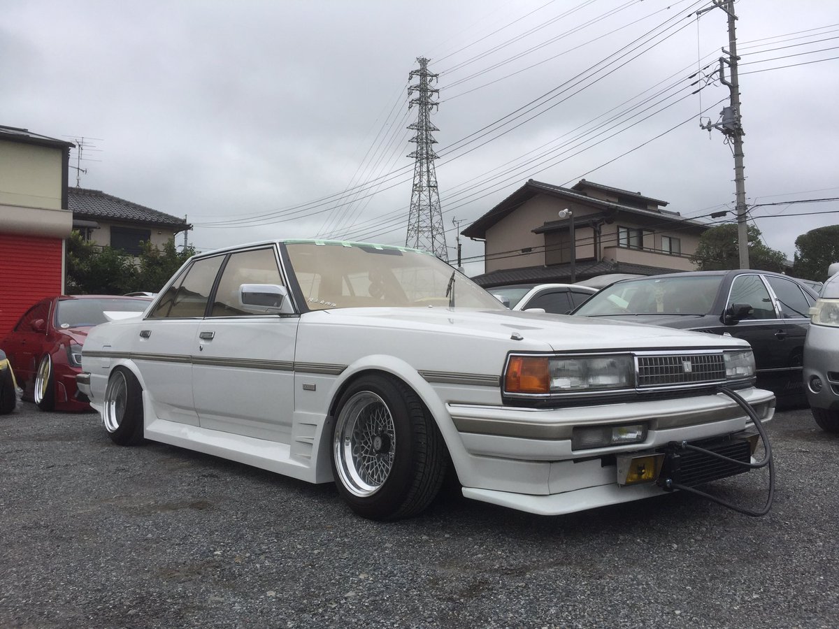 Tomoki Tabei P S Duex ターキーチャンネル そーいや 71クレスタのサイドとリアの加工取付しましたよ 旧車にvipのイズムを入れて作成しました かっちょえ 71クレスタ エアロ加工 ピース