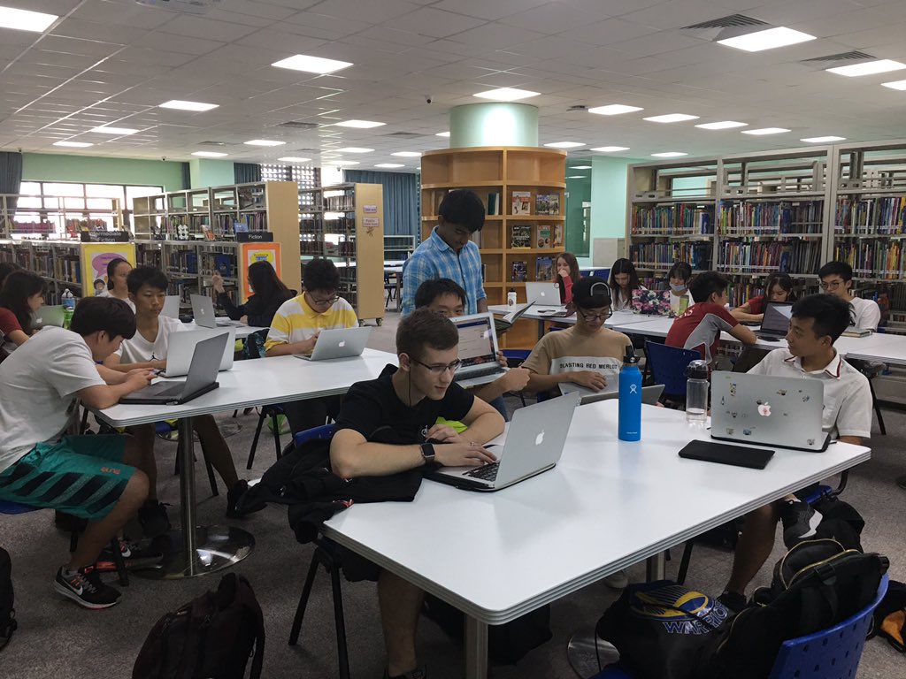 luv2runNB's tweet photo. Grade 10s on task? Searching for resources for Personsal Projets. @alleningrad #goISNS #ISNSlibrary https://t.co/nggipYQqrr