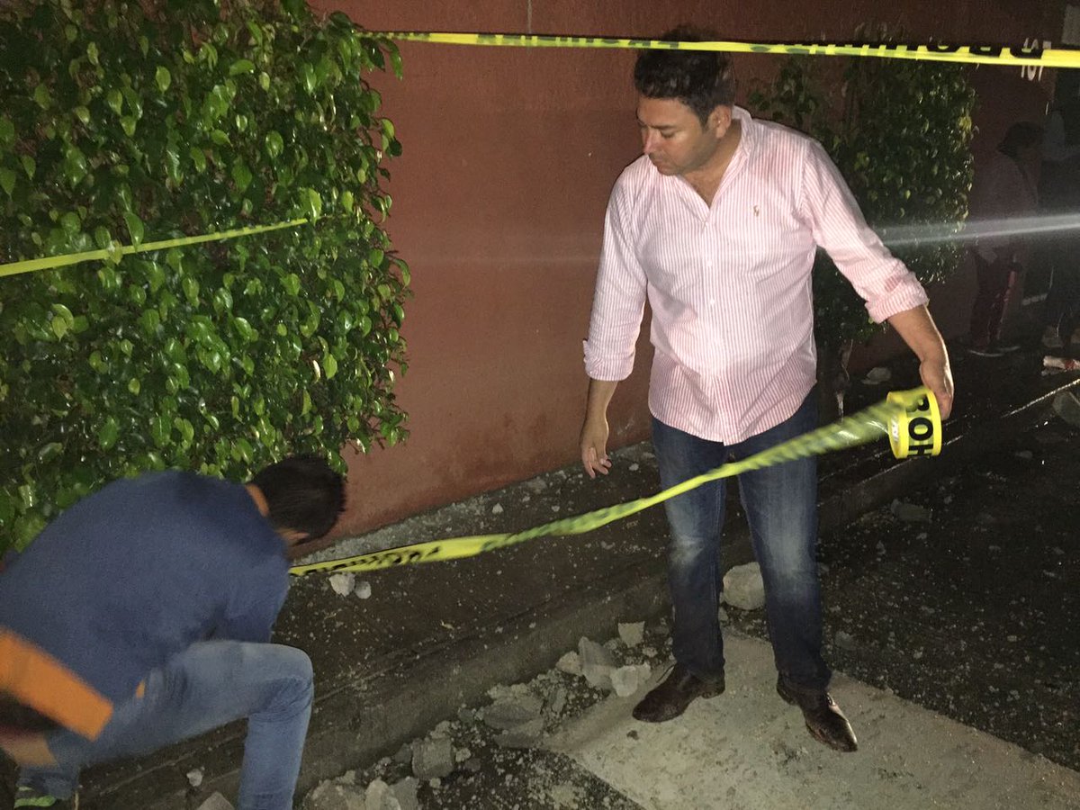 Imagen_Oax's tweet photo. Tras fuerte #Sismo reportan daños a la iglesia d @GobSantaLucia ,edil @_RaulCruz_ realiza recorridos valorando los daños en el municipio https://t.co/e6VhiwbDR6