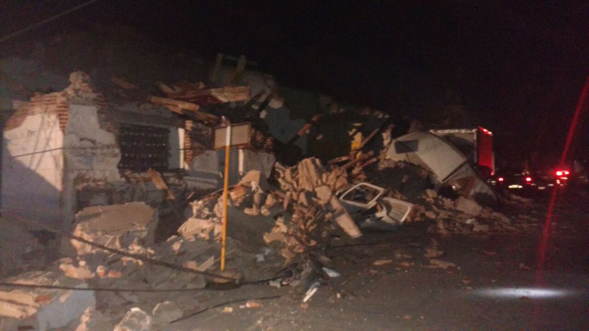 rioaxaca's tweet photo. Hotel, casas derrumbadas, hospitales dañados y un extranjero lesionado, saldo preliminar del #sismo en #Oaxaca, https://t.co/7iS4fUWcod https://t.co/vXvcO06bQH