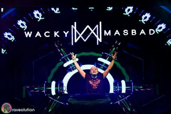 Raveolutionph's tweet image. Claim that Friday night vibe! Have a great weekend y'all! 

#OneRhythmOneNation
#RaveolutionPH #UniteinColor