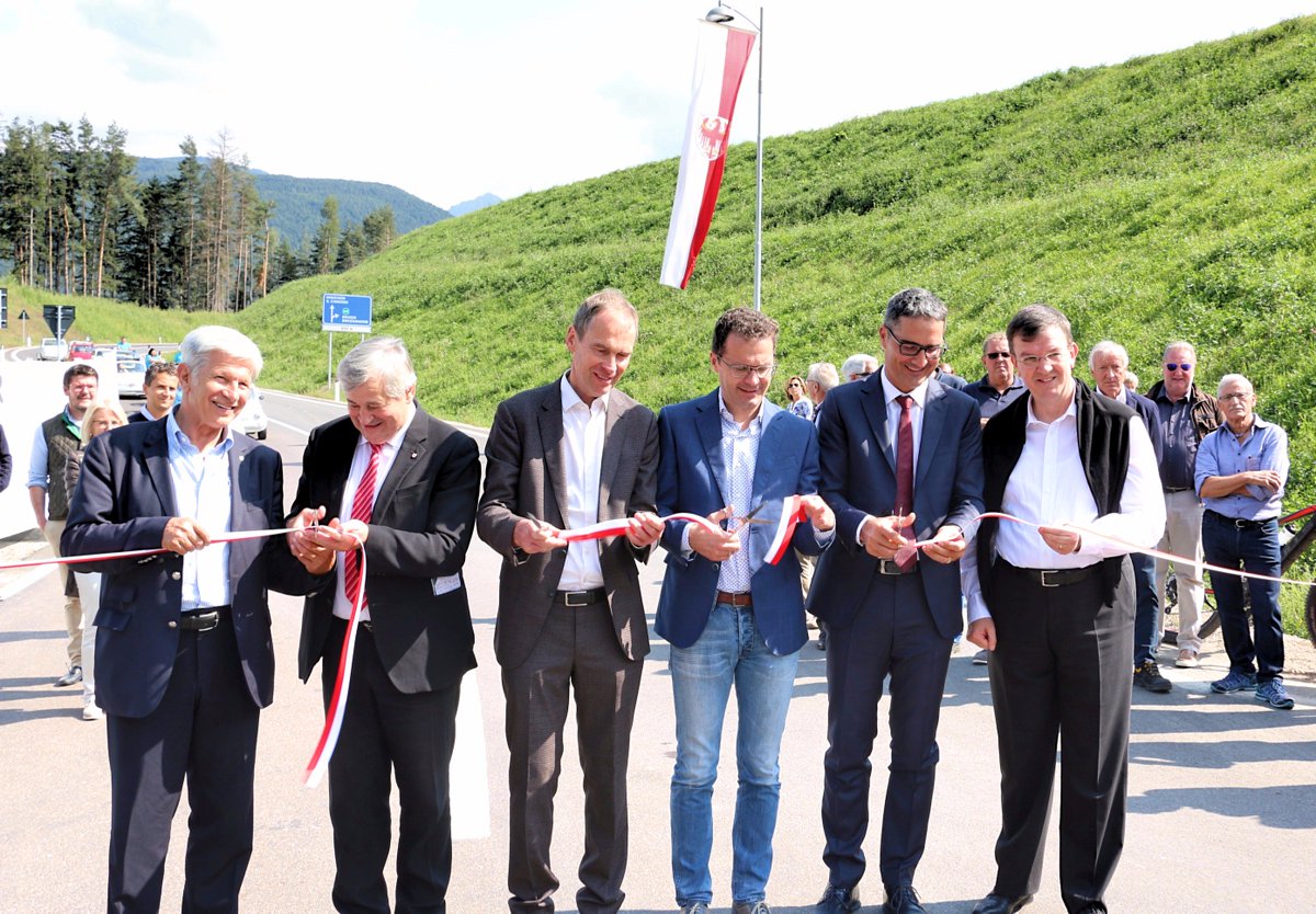 florimussner's tweet photo. Neue Ausfahrt Bruneck Mitte nun offen: Mehr Lebensqualität und weniger Durchzugsverkehr in die Stadt @ArnoKompatscher #südtirolverbinden https://t.co/2YATibUH43