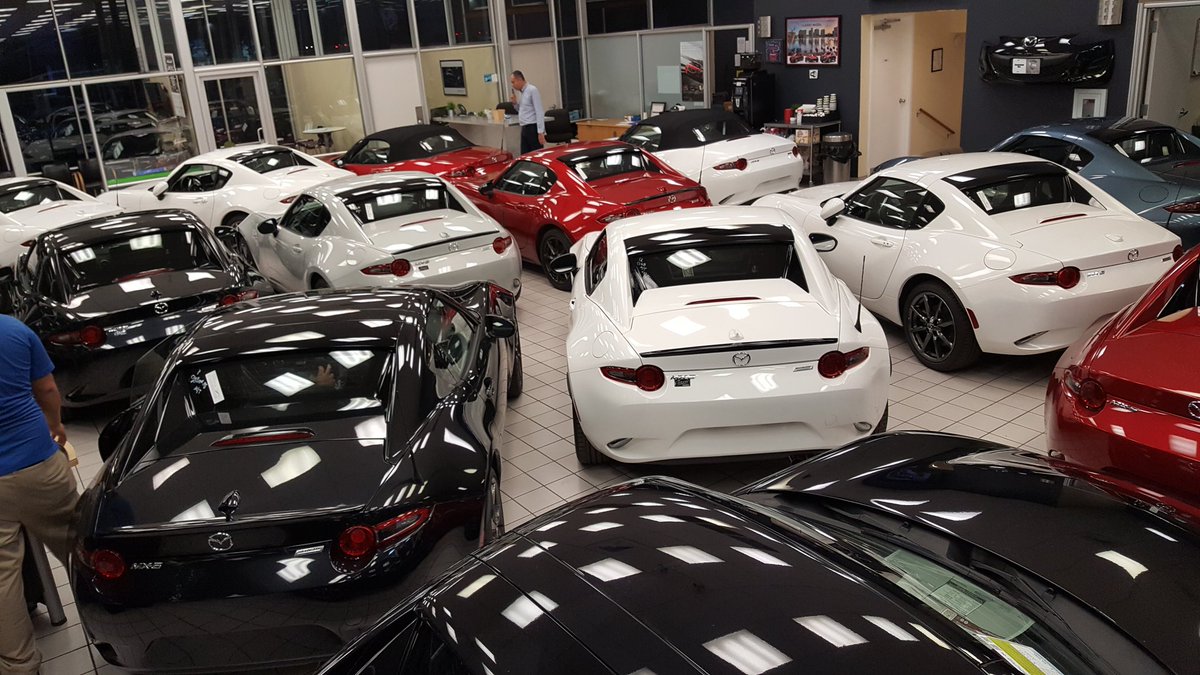 HeathAutoSocial's tweet image. Stuffed 13 Lucky MX-5's into the showroom last night! @ClassicMazdaFL