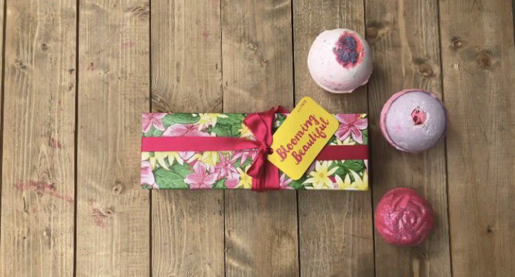 The day has blossomed beautifully. Celebrate all things floral with this bouquet of bath products. Sakura, Rose Jam Bubbleroon and Sex Bomb.