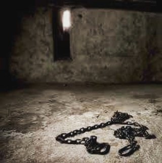 Yüreğimizin zincirlere ihtiyacı yoktur bizim
Sevince ölümüne sever
Cânımızın bir yedeği yoktur bizim sevince
ölüme göz kırpmadar gider
S.N.U