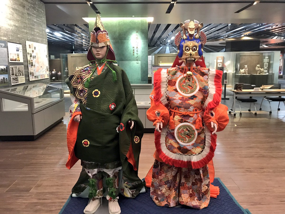 祭祀服衣紋サークル 萠黃會 本日は 國學院大學博物館にて展示される装束の着装を行いました 順番待ちするマネキン 9月12日 10月22日まで行われる 雅楽ー神楽 舞楽入門ー で展示されます 是非お越し下さい