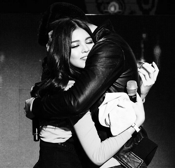 herstoryRS's tweet photo. "Hindi ka nagmamahal kung hindi ka nasasaktan" BUT
"Para san pang mga galos mo kung titiklop ka lang?"

NeozepHugsWithALDEN #ALDUBMakasamaKa https://t.co/KMaUpSPpGV