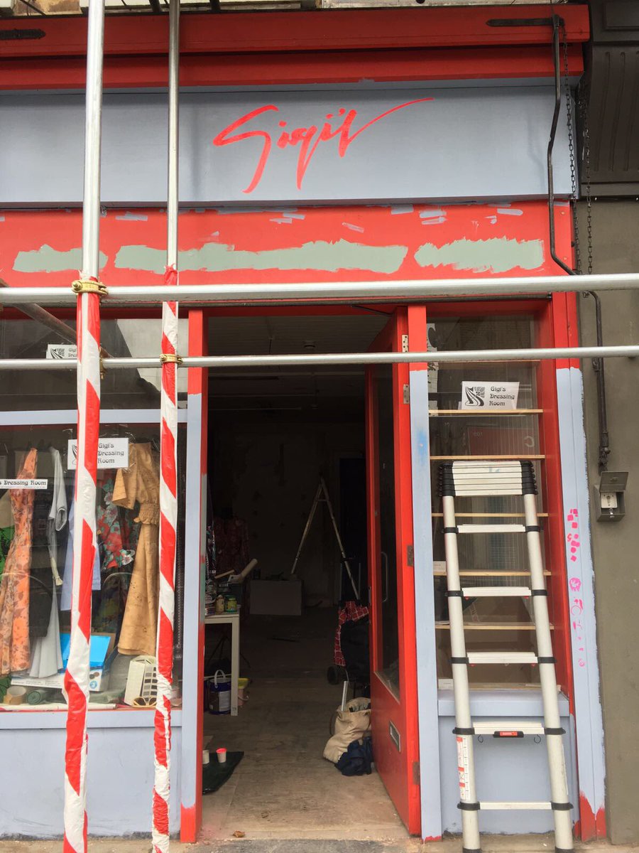 woodstreetwalls's tweet photo. It's raining but WSW's own @miawarner banging out some #handpainted #signage for @E17woodstreet's business @GiGisDressingRM #alwayshandpaint https://t.co/VDRrgRrqlA