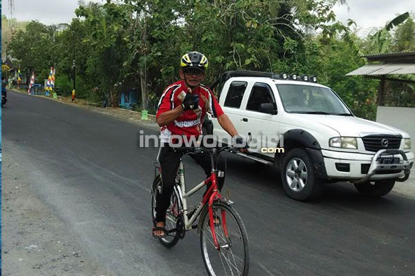 Obsesi Mbah Nardi Gowes Dari Desa ke Monas <a href="/InfowonogiriID/">InfowonogiriID</a> infowonogiri.com/baca/wonogiri-…