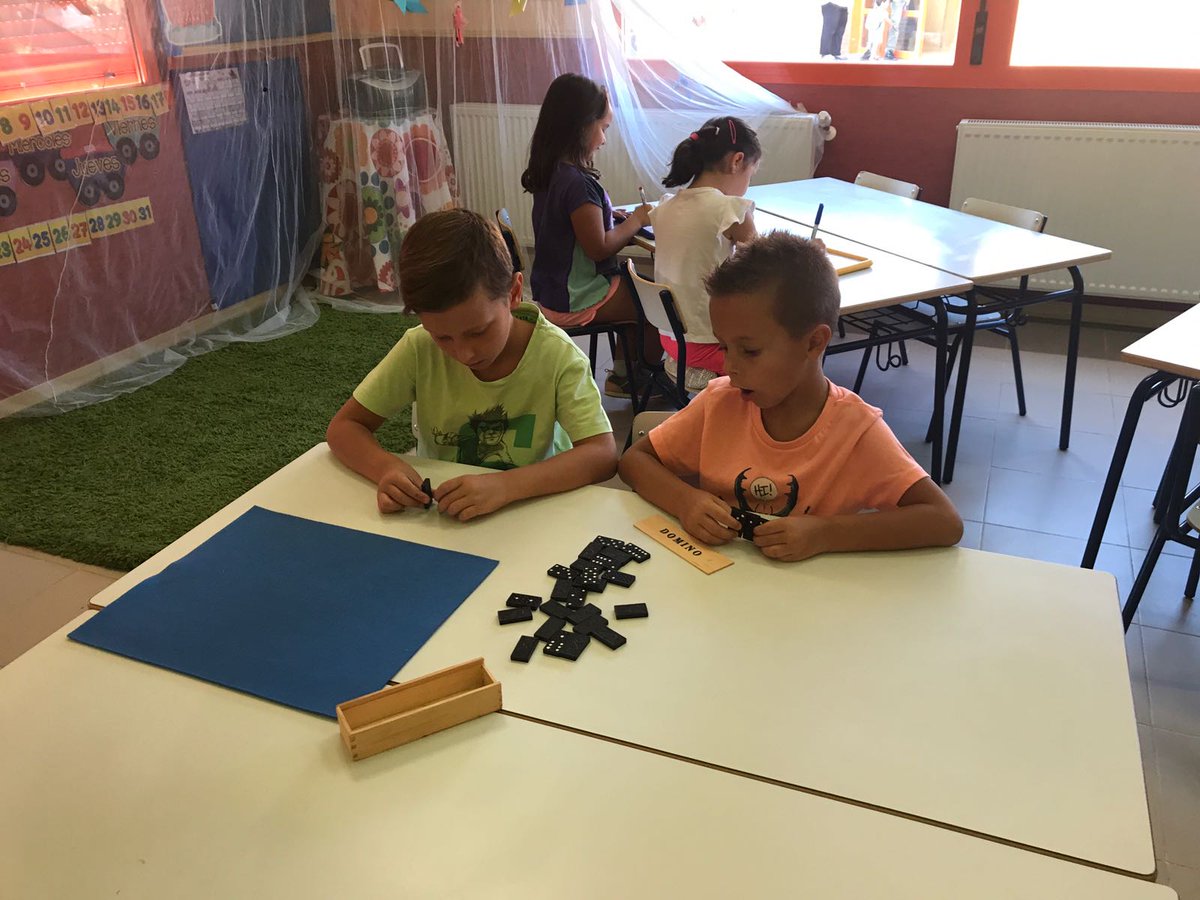 CPBSANTAANA's tweet photo. Oír a dos alumnos de 1°de primaria decir por el pasillo con cara de felicidad: - ¡ En primaria se aprende jugando! -  no tiene precio https://t.co/AWaP2bhlOs