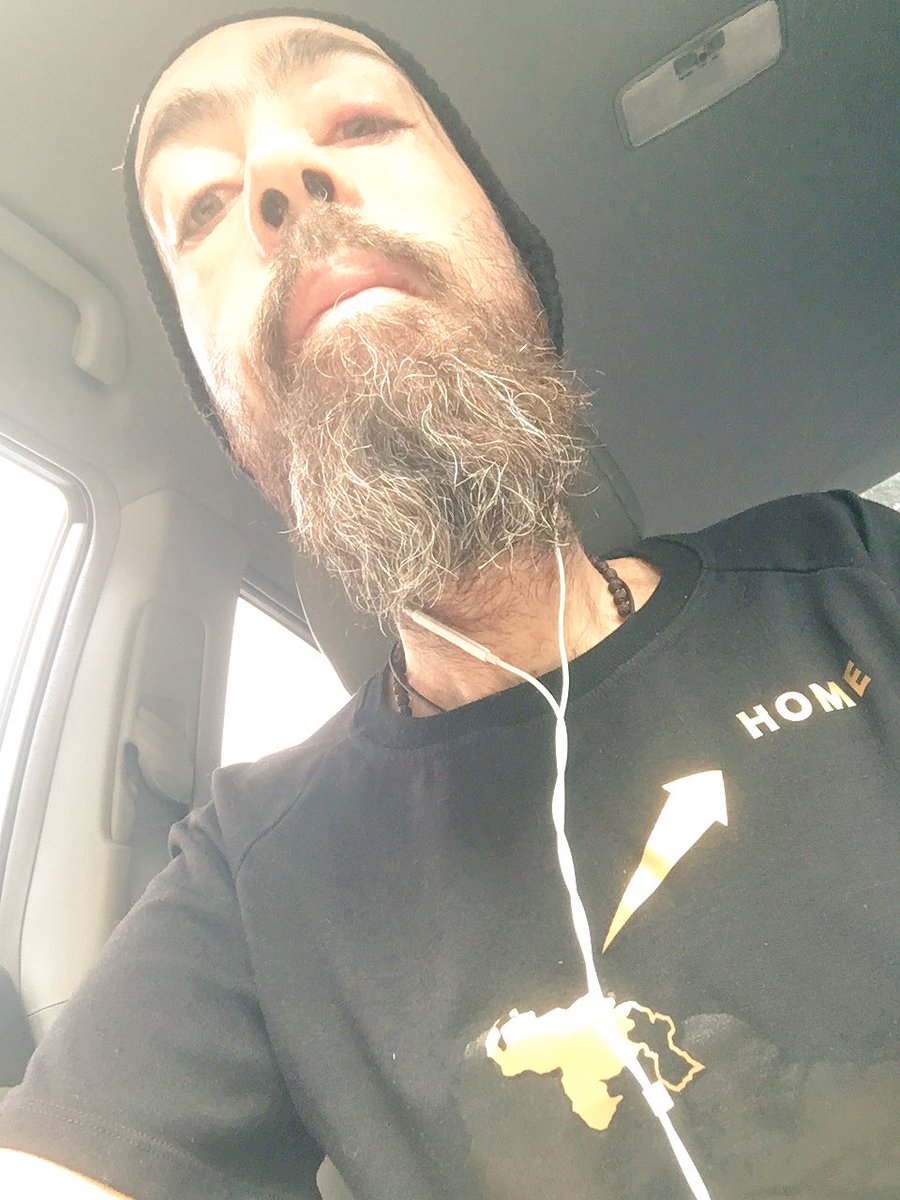 maickelmelamed's tweet photo. Ya desde el hogar toda mi fuerza con México 🇲🇽 y con Estados Unidos 🇺🇸 el planeta 🌎 asoma por todos lados su necesidad de ponerle cariño. https://t.co/sXsxKQBWjH