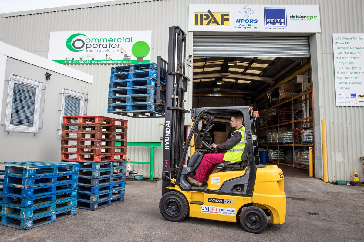bizlifeuk's tweet photo. #Forklift #Training #Novice #Refresher #Experienced #RTITB #NPORS #COTStraining at our #Swansea Centre. contact 01792 587250 https://t.co/G3fVFw5g5L