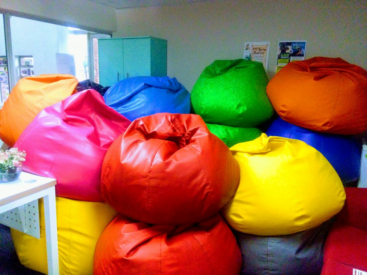 Varsity_College's tweet photo. Limited bean bags available at tonight's Outdoor Movie Night,so arrive early to find a comfy spot & bring your picnic blankets #VCSLB #VCDBN https://t.co/AocJli4AsR