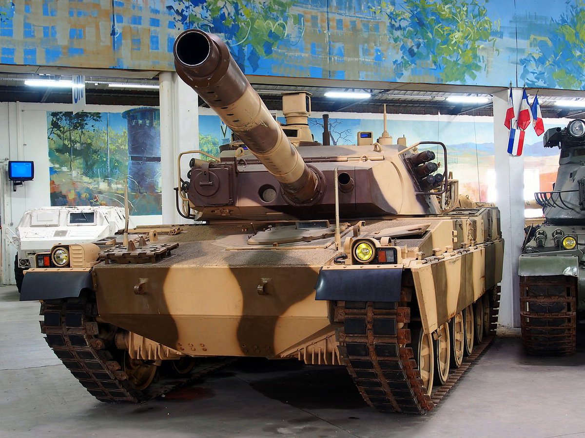 マクナイト T 84 いいねの数だけ推し戦車を理由付きで書く オリファント Mk 2 南アフリカで開発された戦車 でベースはまさかの第二次大戦末期にセンチュリオン戦車 主砲は105mmライフル砲だが 高度なfcs 1040馬力のエンジン モジュラー装甲などを備えて