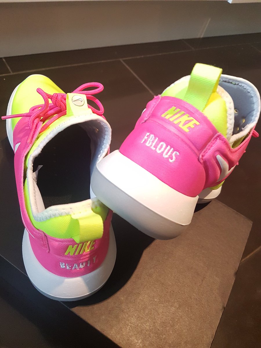 fabilousbeauty's tweet photo. 💎 FABILOUS BEAUTY KICKS 💎 Could They Be More Meeee!! NIKE IDS 😍 Ro #FabilousBeauty #FabilousKicks #NickID #OxfordStreet https://t.co/G9PqCLfgz7