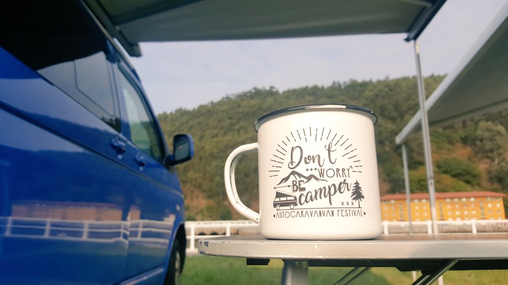 Desayuno con la taza regalo del <a href="/autocaravanvan/">AutocaravanVan Fest</a> Festival: "Don't worry, be camper". ¡A empezar el día con buen pie!