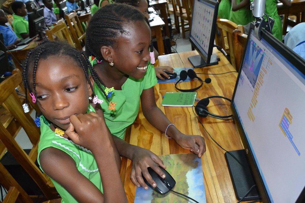 AfricaCodeWeek's tweet photo. #FridayFeeling #AfricaCodeWeek has introduced coding to over half a million African youth since 2015! #digitalskills #Scratch https://t.co/83I2gp5aRL