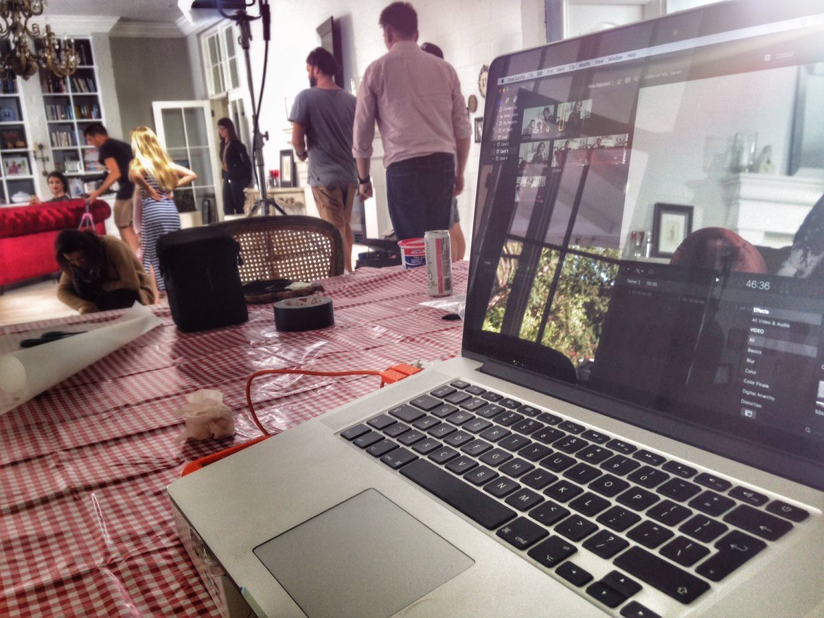 Euvrard_Loubser's tweet photo. Cutting #OnSet at a stunning house in Constantia Cape Town βοΈπ #PostOnProduction #DIT #Shotnotes #SyncNLink #FinalCutProX #FCPX #Commercial https://t.co/WHLDlv9zII