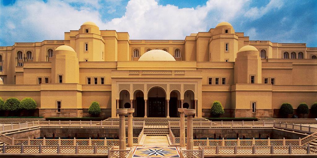 ved1397's tweet photo. Just 600 metres from #Tajmahal #top resort hotel by @OberoiHotels 
Enjoy #bestview of #Tajmahal and top hospitality @oberoisukhvilas https://t.co/SanPej9yYV