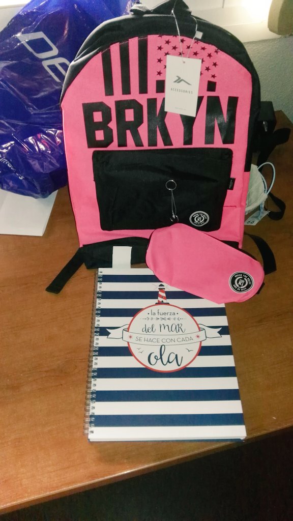 SrtaSorayaa's tweet photo. Reegalitos de Santo por adelaantado!! 🎉🛍 MUCHISIMAS GRACIAS aamor😍😍 #MeEncanta #ComoMeMima😊😊 @Campitos_Jr ❤ https://t.co/TuhW7xdmxD