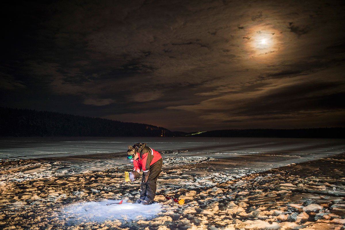 MagicOfLapland's tweet photo. Sometimes ice-fishing isn't as easy as it sounds https://t.co/zY9YQlm2kR https://t.co/bsLBZgY32K
