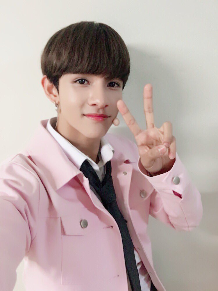 bravepunch_'s tweet photo. 170908 #뮤직뱅크 #식스틴 무대 완료!
막방까지 응원해주신 #가넷 분들 감사합니다! 우리 또 만나요❤️
#Samuel #사무엘 #Sixteen #MUSICBANK https://t.co/x18Ko1UYky