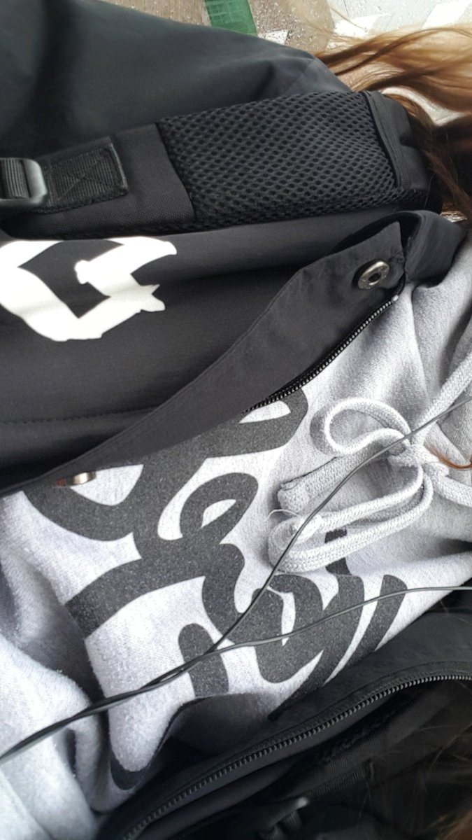 CelineTakeover's tweet photo. Richtige #kayefmerch Woche 😌
Mo: SWG Tshirt
Mi: Roter Hoodie
Do&amp;Fr: Der hier
@kayefofficial https://t.co/81tKmyNY4F