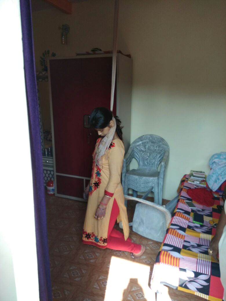 rtstushar18's tweet photo. @naqvimukhtar sir ye hua hai meri behn ke sath barielly mai .. unke sasural walo ne maar dala use..sir i am from rampur please help us https://t.co/vuKLlEXQMm