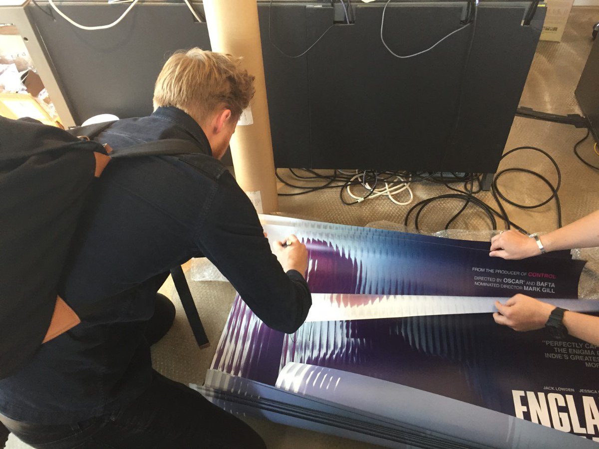 thechasefilms's tweet image. Jack signing some #EnglandIsMine posters.
We will be giving a few away. RT if you'd like one!
@JALowden #JackLowden #morrissey #MozFans