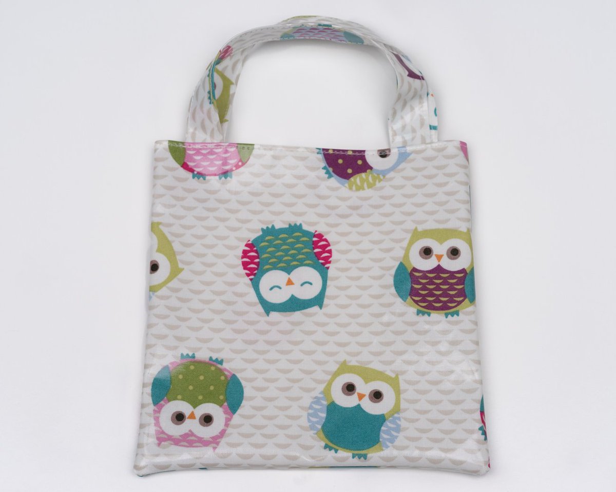 CosimacraftsSue's tweet photo. Here's some of my tote #bags great as reusable #gift or #lunch bags https://t.co/hBuHXSjKe6 #HandmadeWorld #elevenseshour #etsy #ukbizlunch https://t.co/7zYYydhV6y