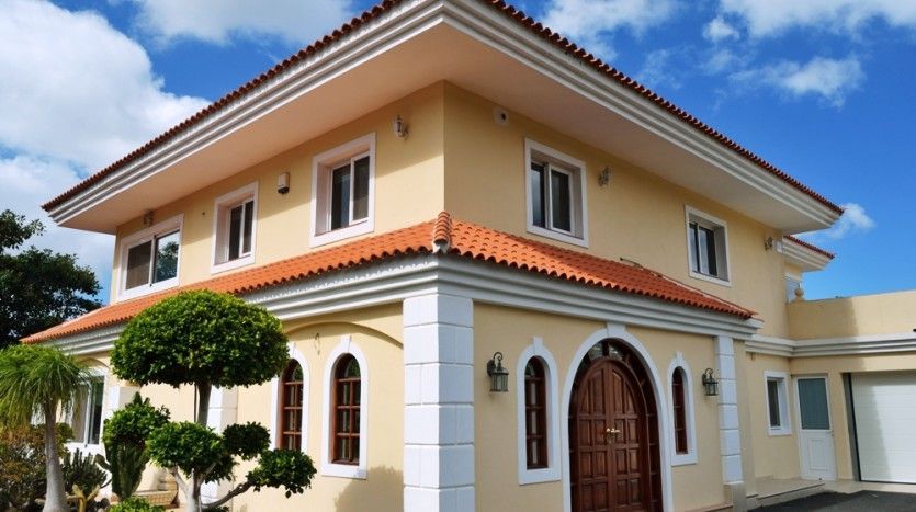 homesundersun's tweet photo. #ForSale 5 bedroom #Villa with fruit trees, walk in wardrobes &amp; private pool #Tenerife https://t.co/h9Rz0aPYkd https://t.co/tTWnP7ZSMl