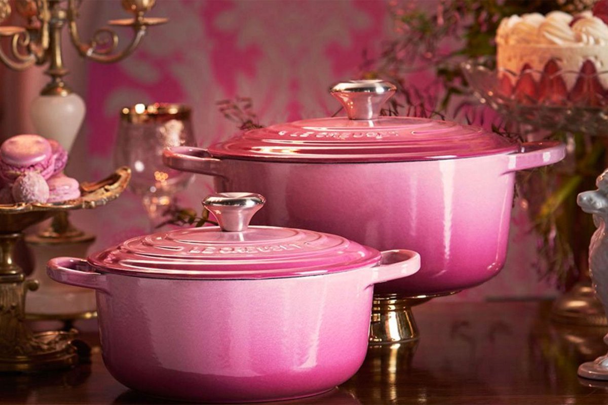 GlamourMagUK's tweet image. Le Creuset has launched a millennial pink dish &amp;amp; we are OVERWHELMED 💅🎉 glmr.uk/b8yxsS
