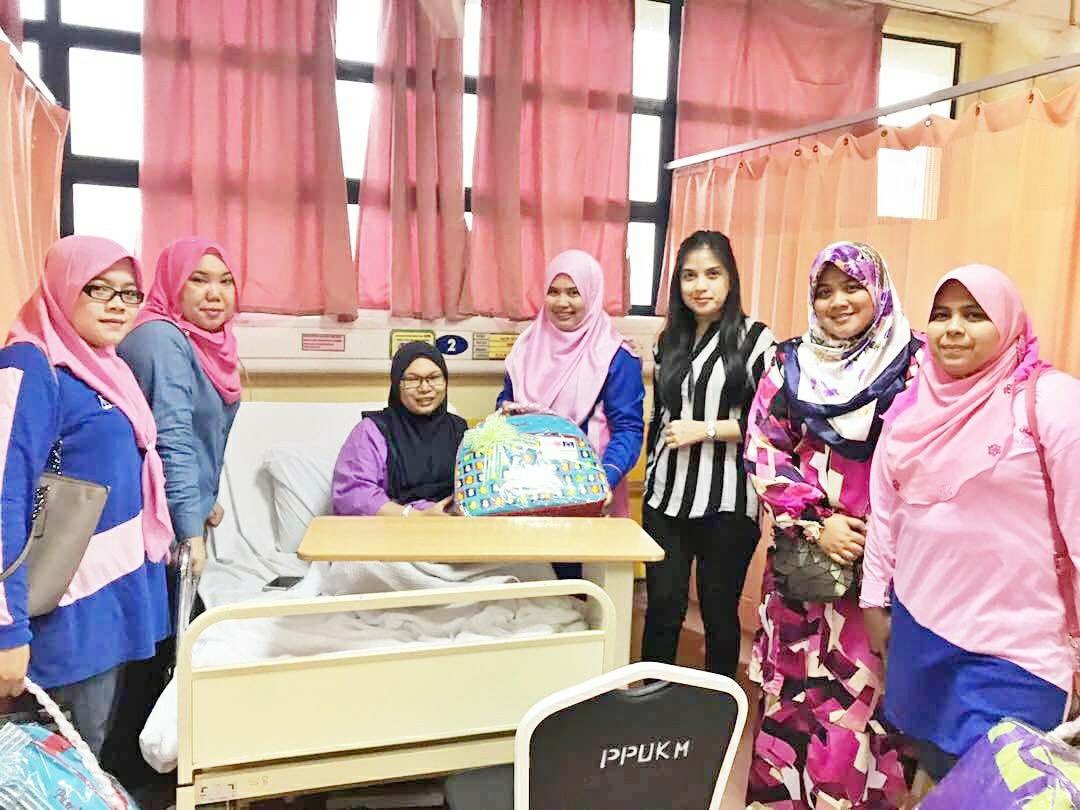 sha_habshee's tweet photo. Program #PermataHatiWP di Hosp PPUKM #puteriwp #puteribn #puteripeduli #wilayahdihati @NajibRazak @TengkuAdnanReal @emysamsudin @m_kayveas https://t.co/l5xzm7lgf3