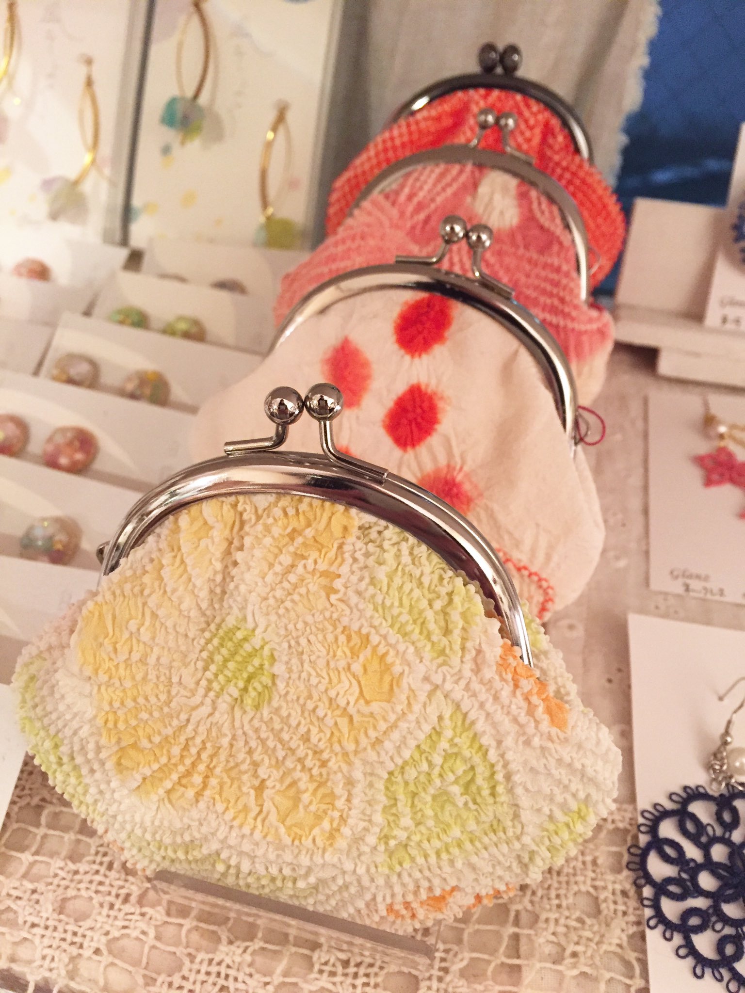 Gallery Arca 京鹿の子絞りのがま口をお出しいたしました 未使用の鹿の子絞りの帯揚げをがま口に 細かい絞り部分は全て手絞り 表 内側全て絹です 京鹿の子絞り がま口 はんなり 京都 T Co Lk81bsw4qt Twitter