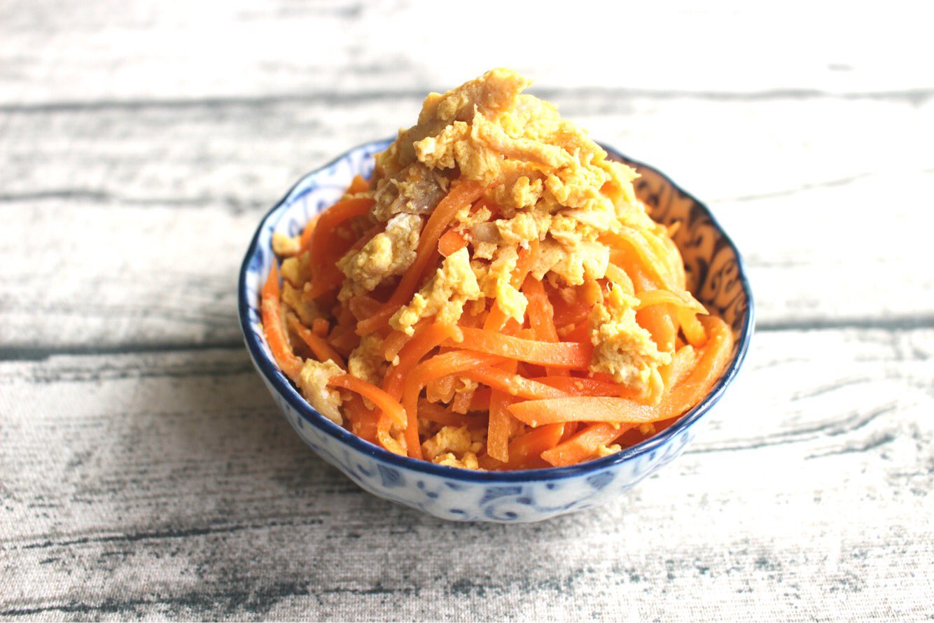 つくりおき食堂まりえ レンジで簡単にんじんしりしりです ツナの旨味が人参 に絡んで美味しく食べられます 冷めても美味しく彩りが良いのでお弁当にもおすすめです 調味料は1種類だけなのでとても手軽に作れます 子供が人参を食べやすくなるおすすめ