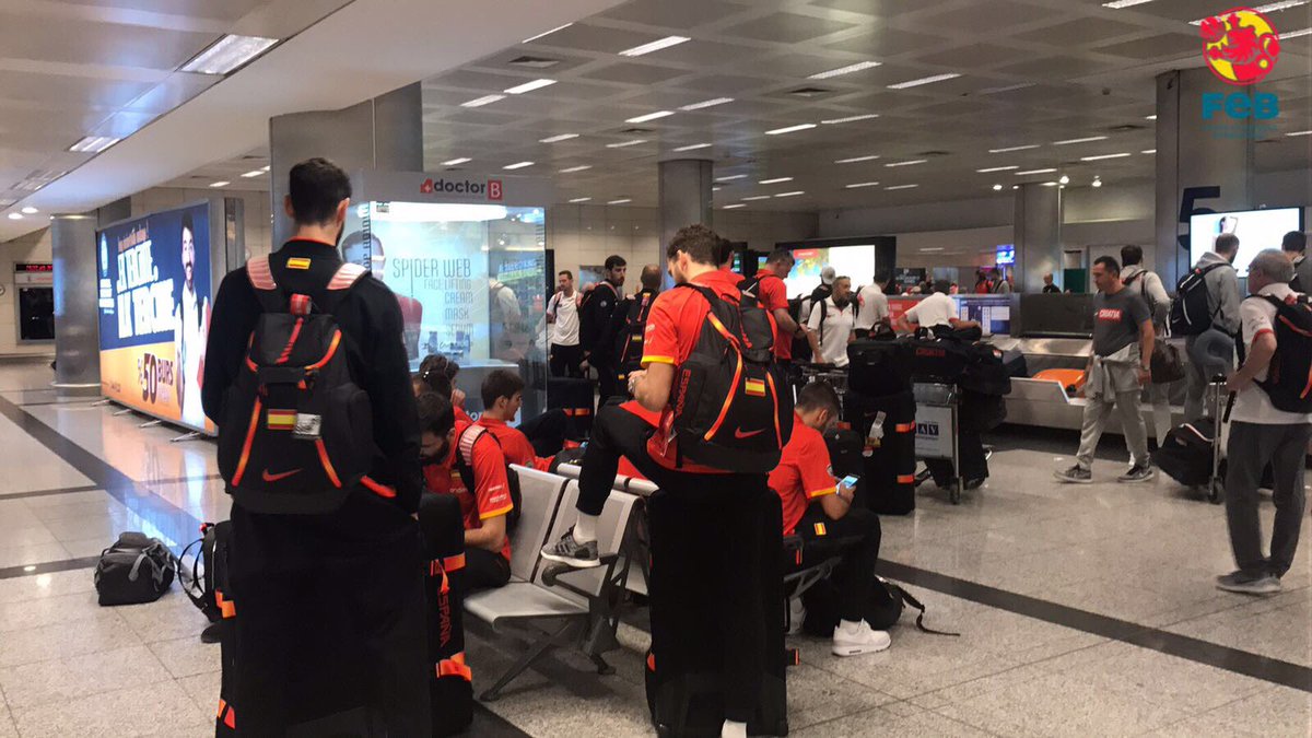HELLO 👋 Istanbul 🇹🇷!!!

¡Ya estamos en Estambul! 🔜 Fase final del #EuroBasket2017 

#SomosEquipo #SelMAS 🇪🇸