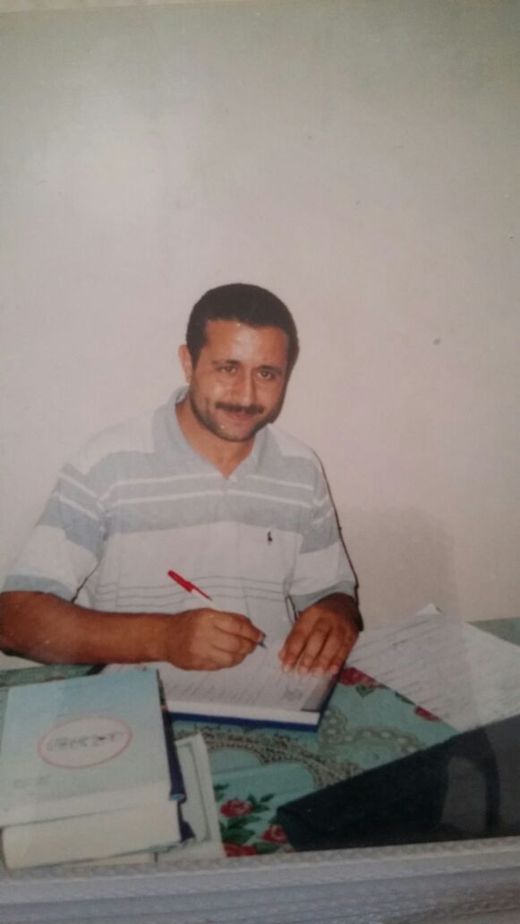 كاد المعلم أن يكون رسولا 
وصلتني صور معلمي الاعدادي فتحركت بداخللي احاسيس وتدعوا له بالخير عن كل حرف علمني اياه